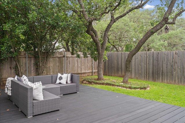 6868 Auckland DR, Austin, TX 78749