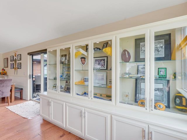 1735 S Oneida STREET, Green Bay, WI 54304