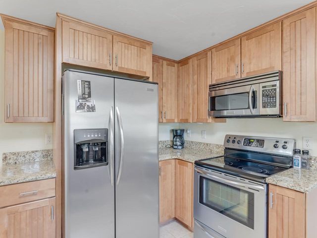 1735 S Oneida STREET, Green Bay, WI 54304