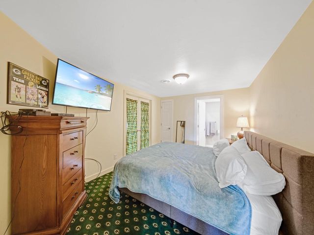 1735 S Oneida STREET, Green Bay, WI 54304