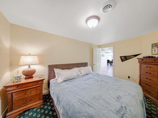 1735 S Oneida STREET, Green Bay, WI 54304
