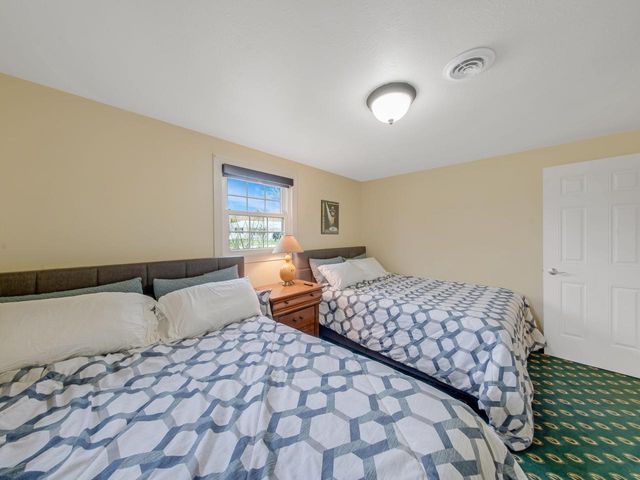 1735 S Oneida STREET, Green Bay, WI 54304