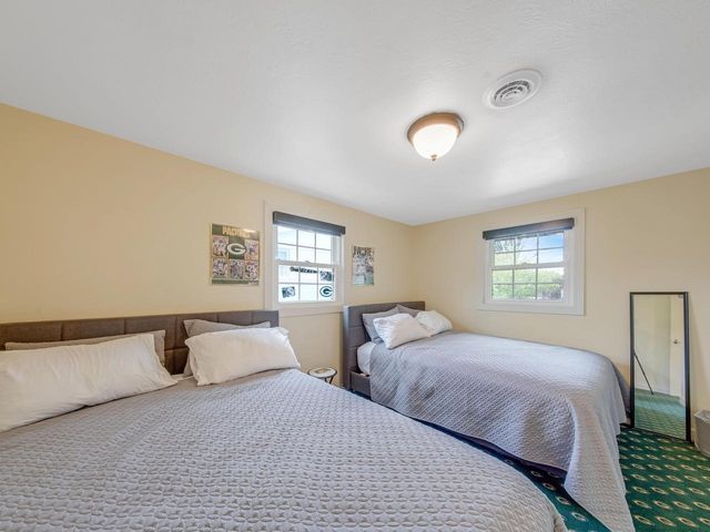 1735 S Oneida STREET, Green Bay, WI 54304