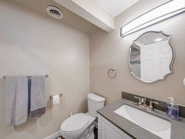 1735 S Oneida STREET, Green Bay, WI 54304