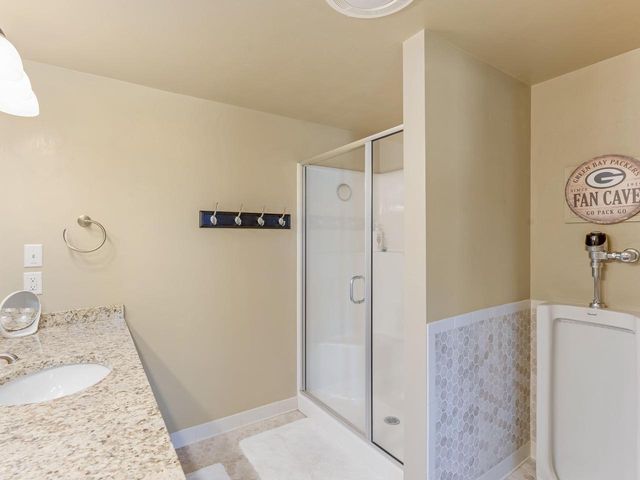 1735 S Oneida STREET, Green Bay, WI 54304