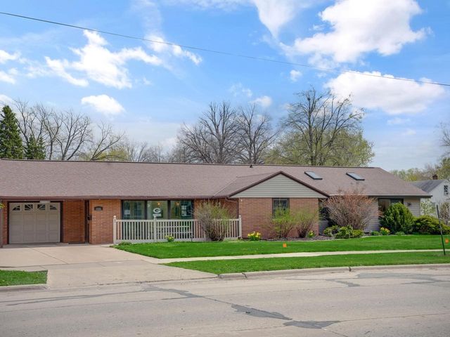 1735 S Oneida STREET, Green Bay, WI 54304