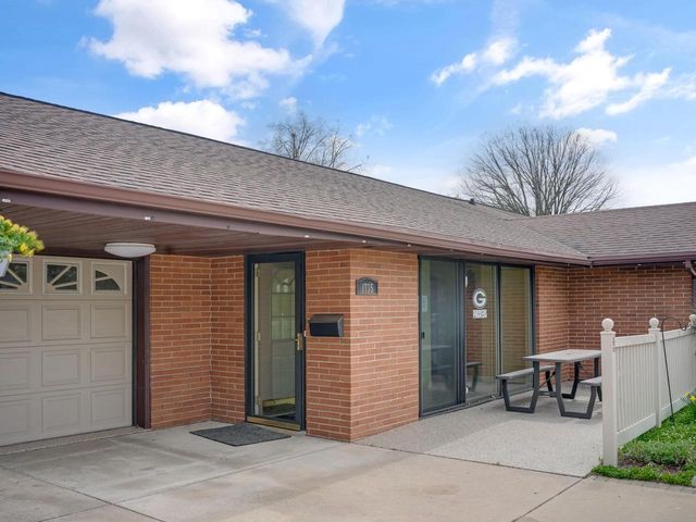 1735 S Oneida STREET, Green Bay, WI 54304