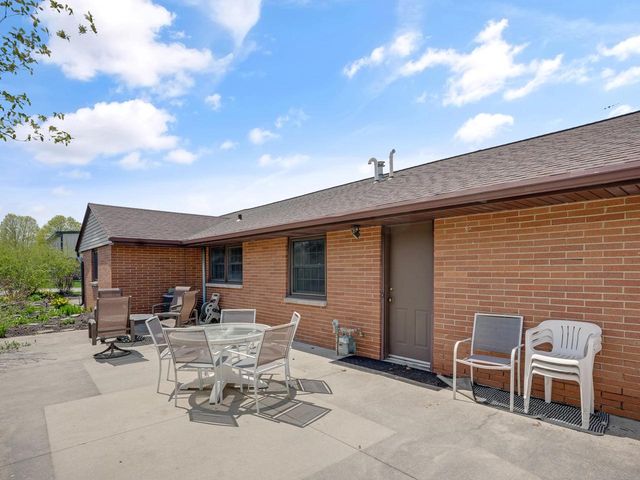 1735 S Oneida STREET, Green Bay, WI 54304