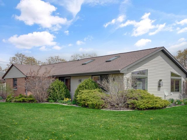 1735 S Oneida STREET, Green Bay, WI 54304