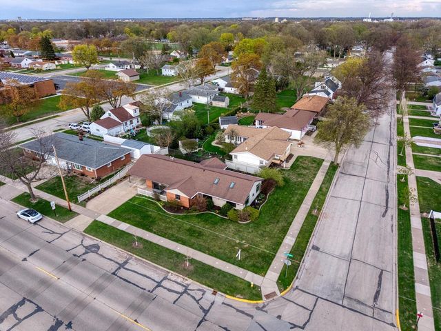 1735 S Oneida STREET, Green Bay, WI 54304
