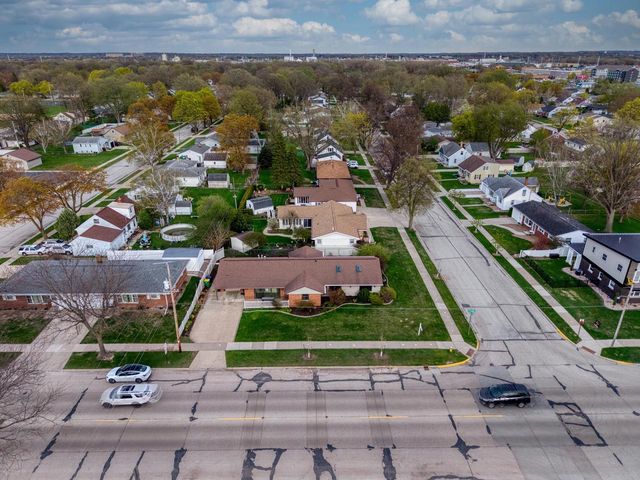 1735 S Oneida STREET, Green Bay, WI 54304
