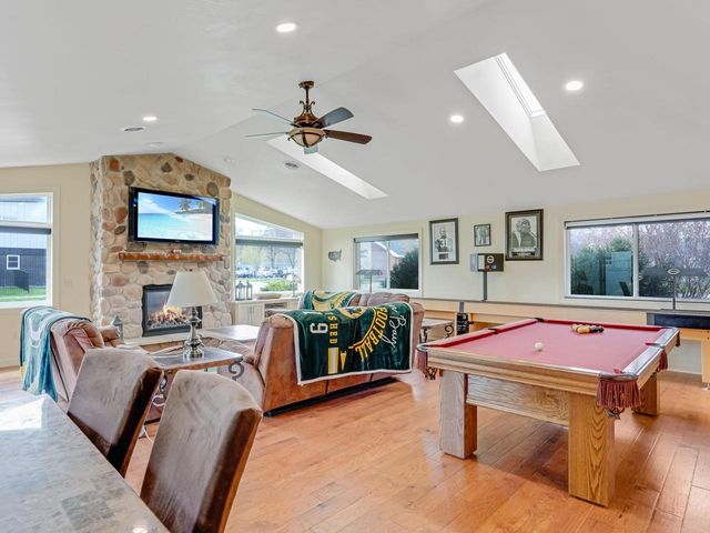 1735 S Oneida STREET, Green Bay, WI 54304