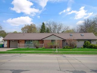 1735 S Oneida STREET, Green Bay, WI 54304
