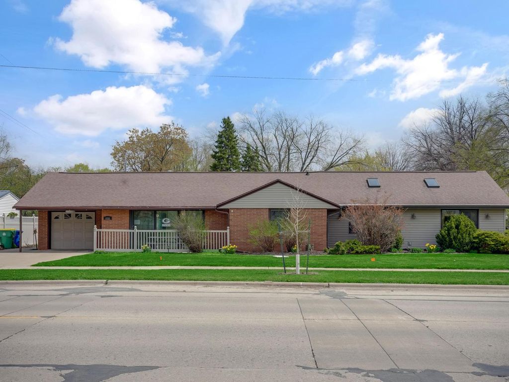 1735 S Oneida STREET, Green Bay, WI 54304