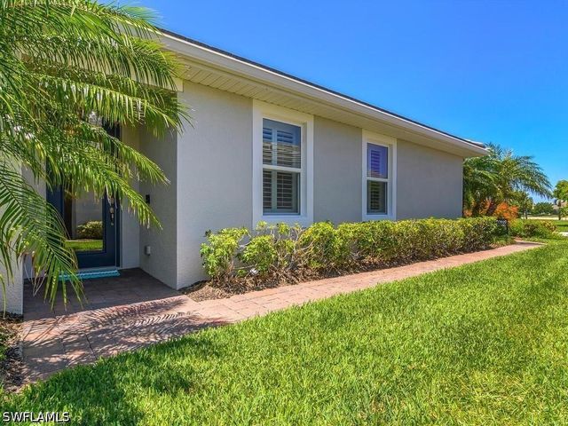 14867 Edgewater CIR, Naples, FL 34114