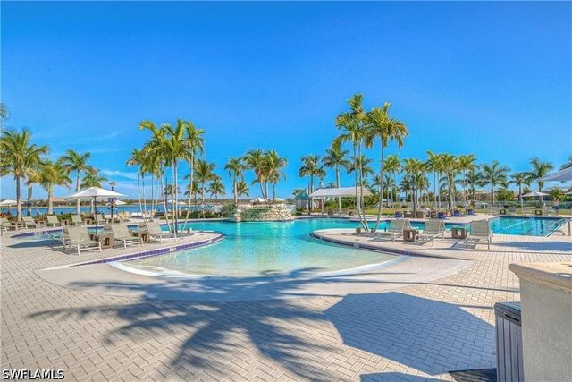 14867 Edgewater CIR, Naples, FL 34114