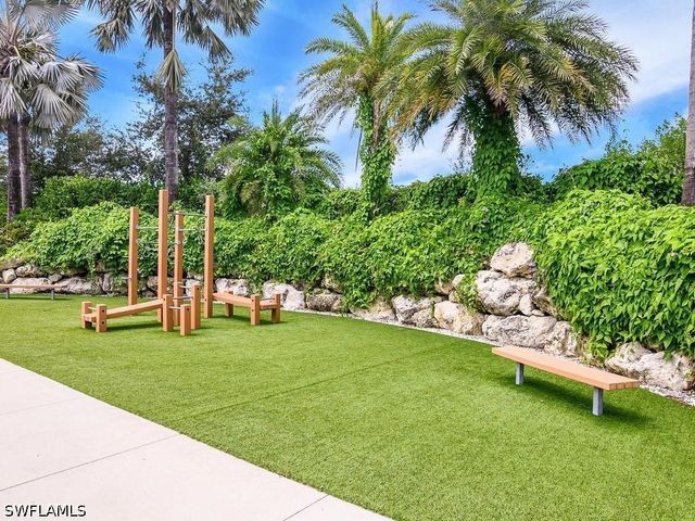 14867 Edgewater CIR, Naples, FL 34114