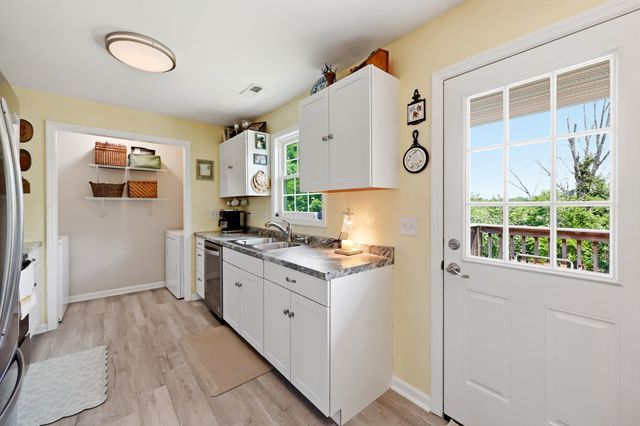 373 Village Drive, Berea, KY 40403