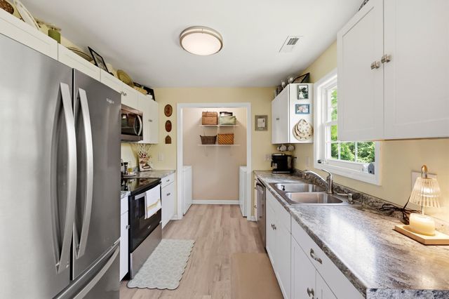 373 Village Drive, Berea, KY 40403