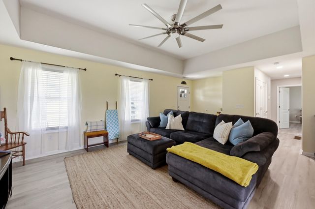 373 Village Drive, Berea, KY 40403