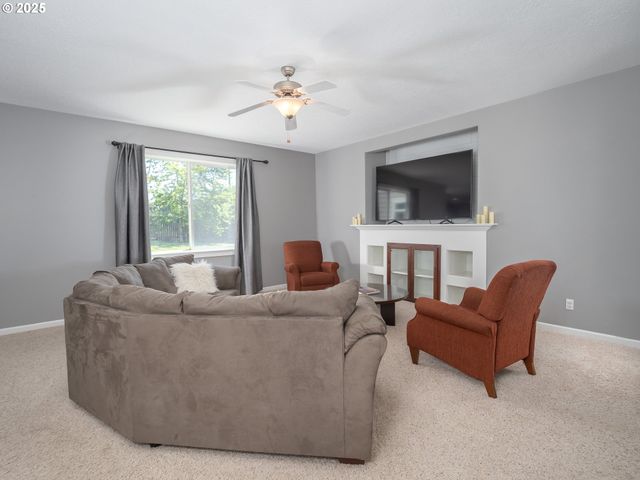 315 N ELM St, Yamhill, OR 97148