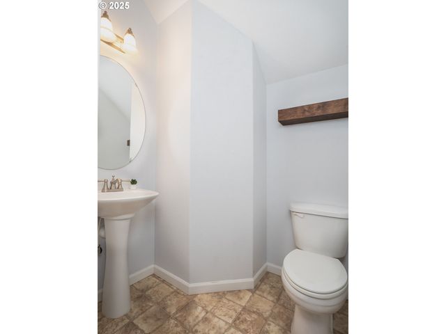 315 N ELM St, Yamhill, OR 97148