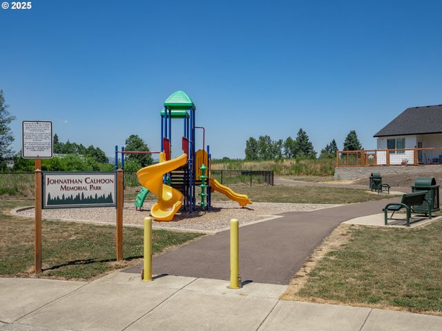 315 N ELM St, Yamhill, OR 97148