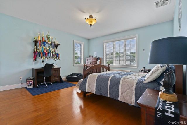 14910 7th Avenue, Whitestone, NY 11357