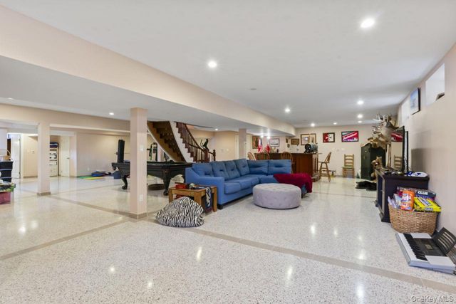 14910 7th Avenue, Whitestone, NY 11357