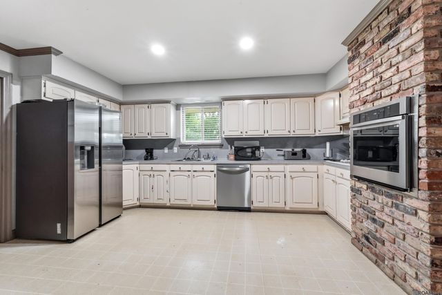 9888 W Tams Dr, Baton Rouge, LA 70815