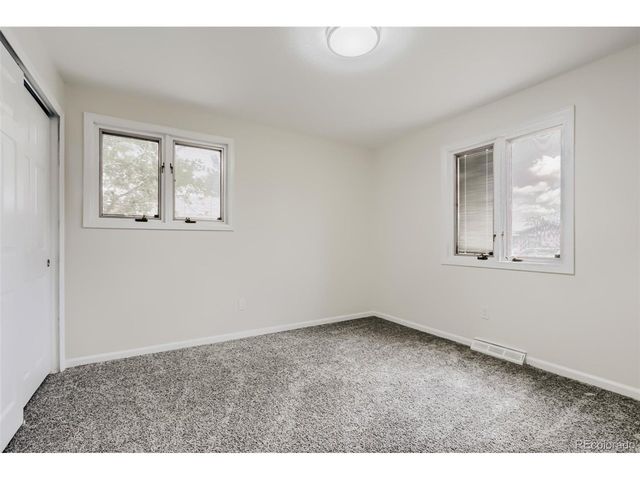 689 Jasper St, Aurora, CO 80011