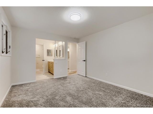 689 Jasper St, Aurora, CO 80011