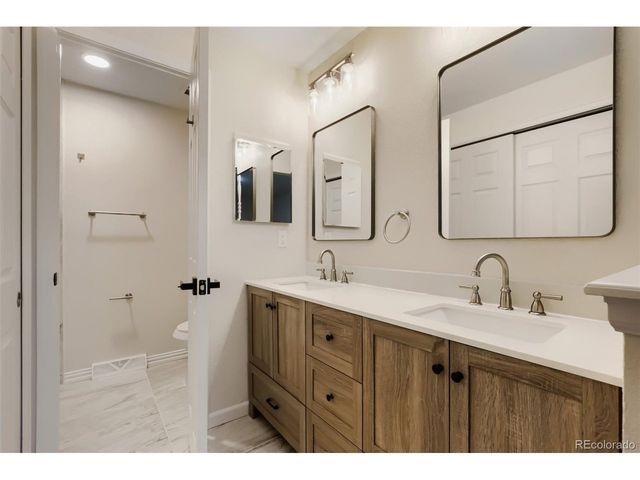 689 Jasper St, Aurora, CO 80011