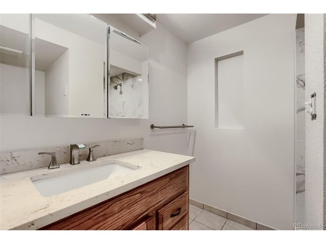 689 Jasper St, Aurora, CO 80011