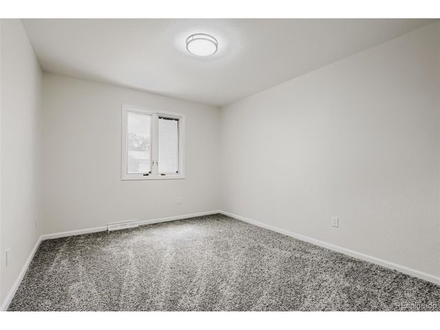 689 Jasper St, Aurora, CO 80011