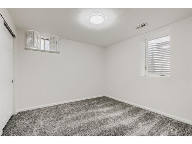 689 Jasper St, Aurora, CO 80011
