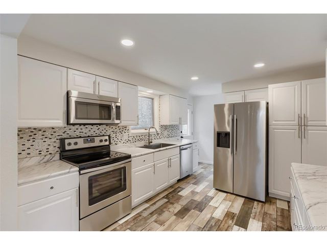 689 Jasper St, Aurora, CO 80011