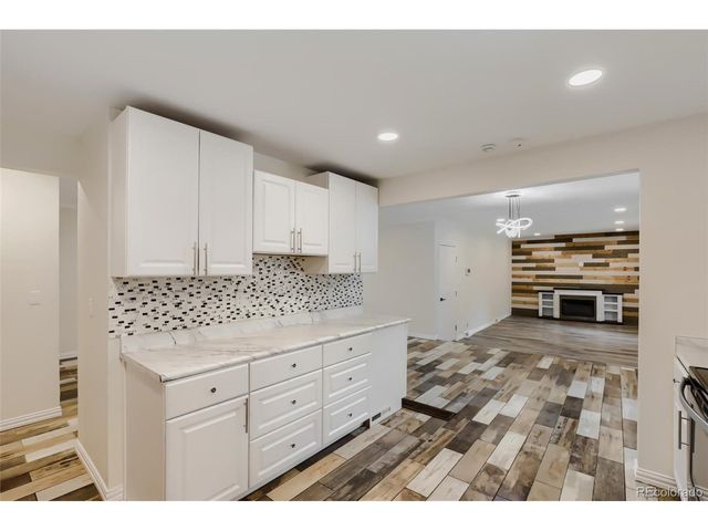 689 Jasper St, Aurora, CO 80011