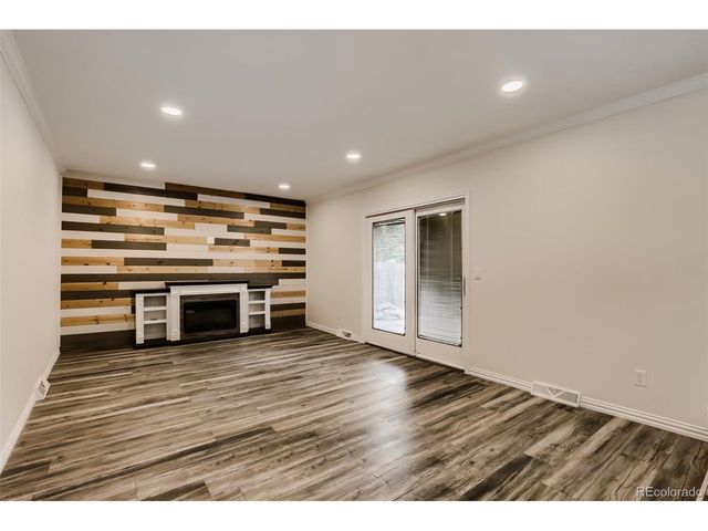689 Jasper St, Aurora, CO 80011