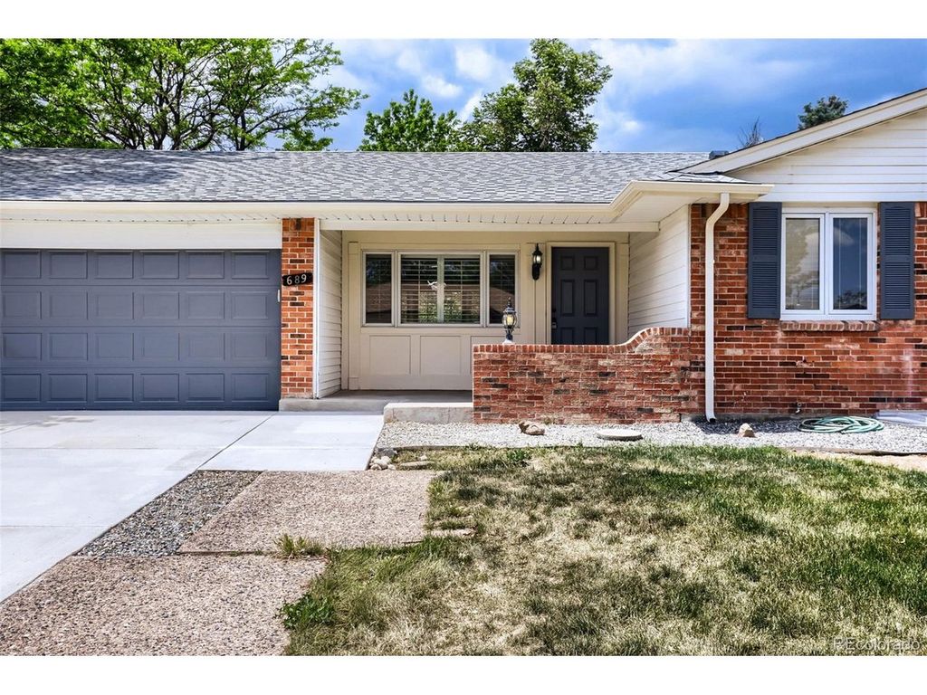 689 Jasper St, Aurora, CO 80011
