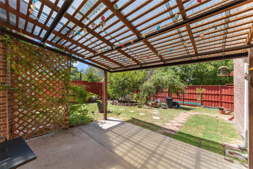 Image 2 of property listing at 1615 Thornberry Drive, Wylie, TX 75098