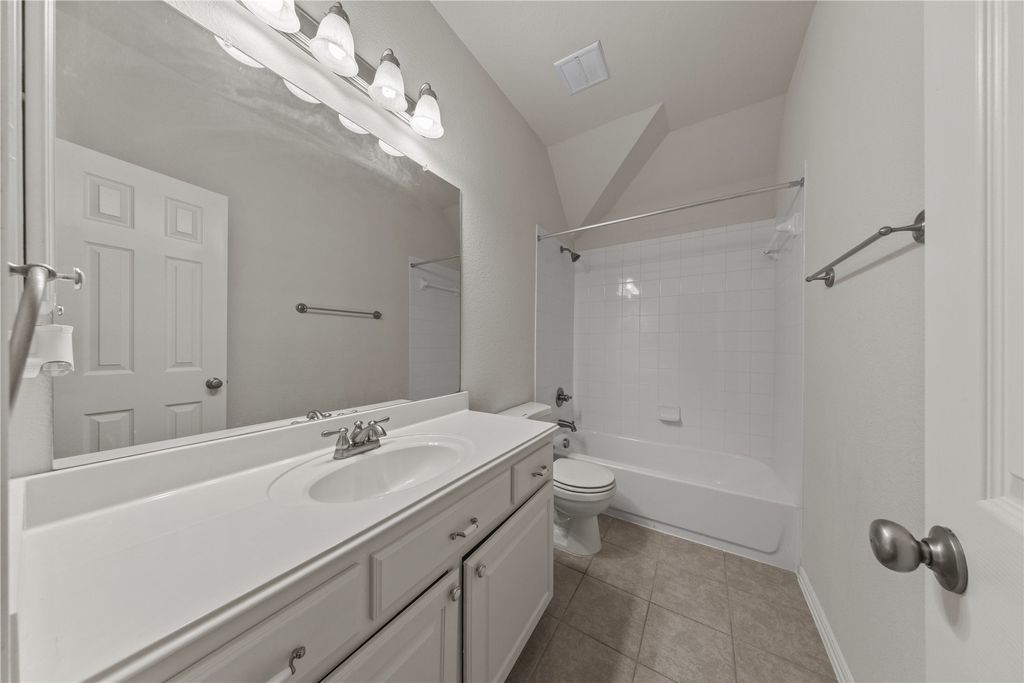 Image 20 of property listing at 1615 Thornberry Drive, Wylie, TX 75098