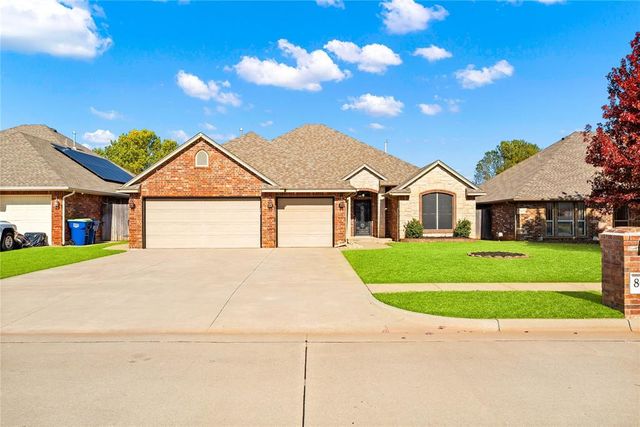 805 W Old Farm Way, Mustang, OK 73064