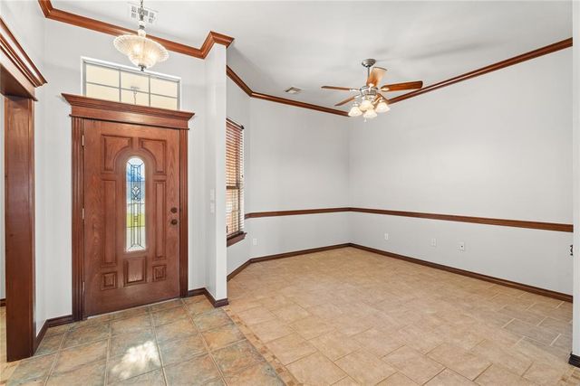 805 W Old Farm Way, Mustang, OK 73064