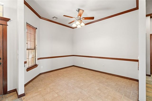 805 W Old Farm Way, Mustang, OK 73064