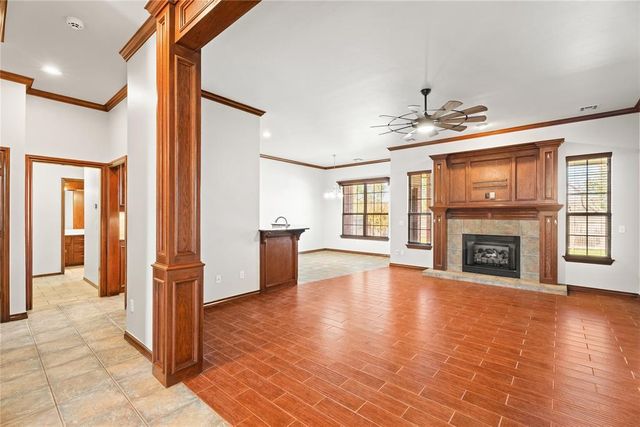 805 W Old Farm Way, Mustang, OK 73064