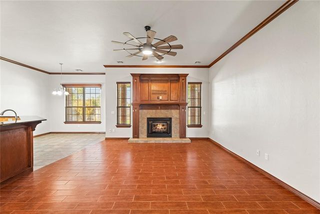 805 W Old Farm Way, Mustang, OK 73064