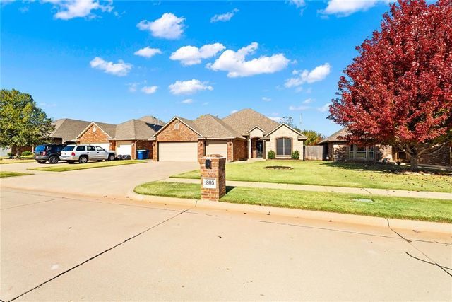805 W Old Farm Way, Mustang, OK 73064