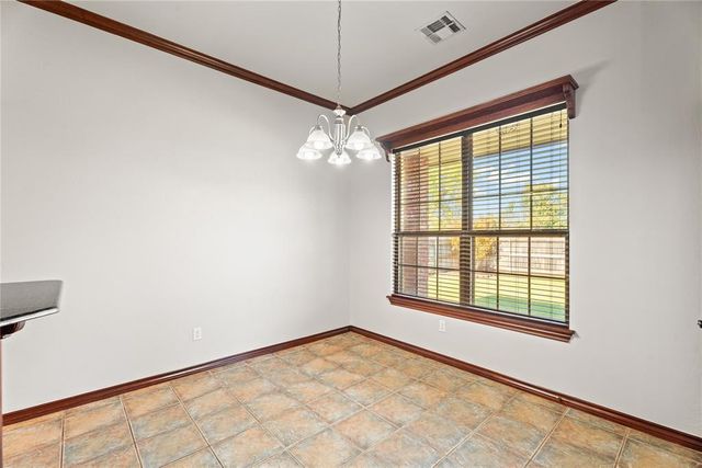 805 W Old Farm Way, Mustang, OK 73064