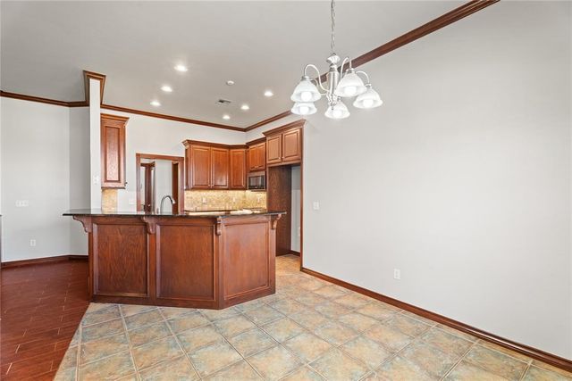 805 W Old Farm Way, Mustang, OK 73064